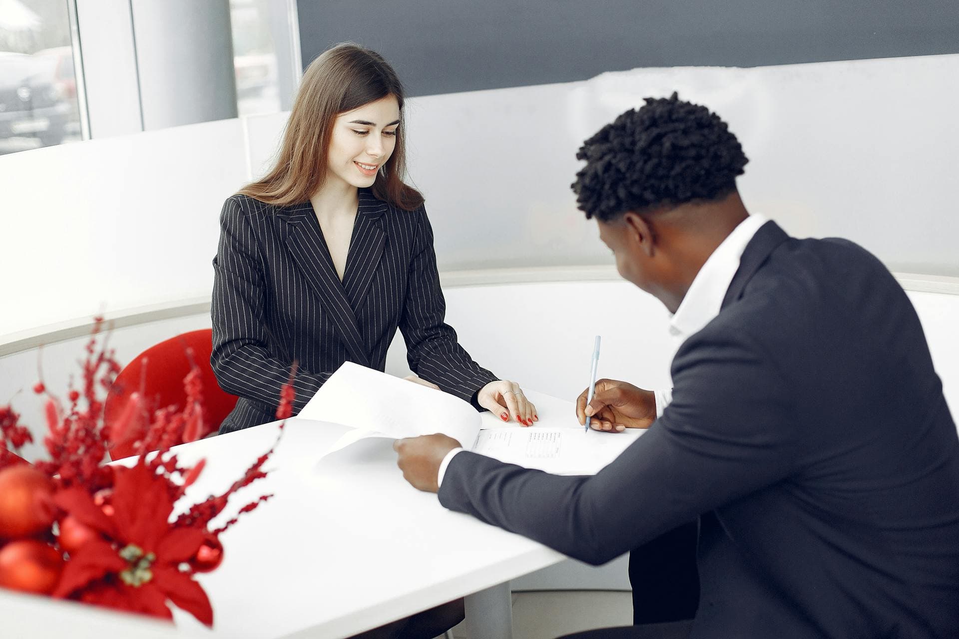 Candidate signing an employment agreement with a recruiter